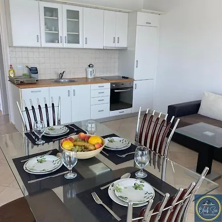 Apartment 2 Bed Suite, Exclusive Sea Views *