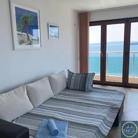 Apartment 2 Bed Suite, Exclusive Sea Views *