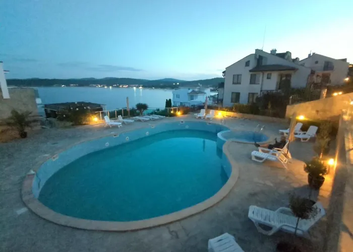 2 Bed Suite, Exclusive Sea Views Апартамент Созопол